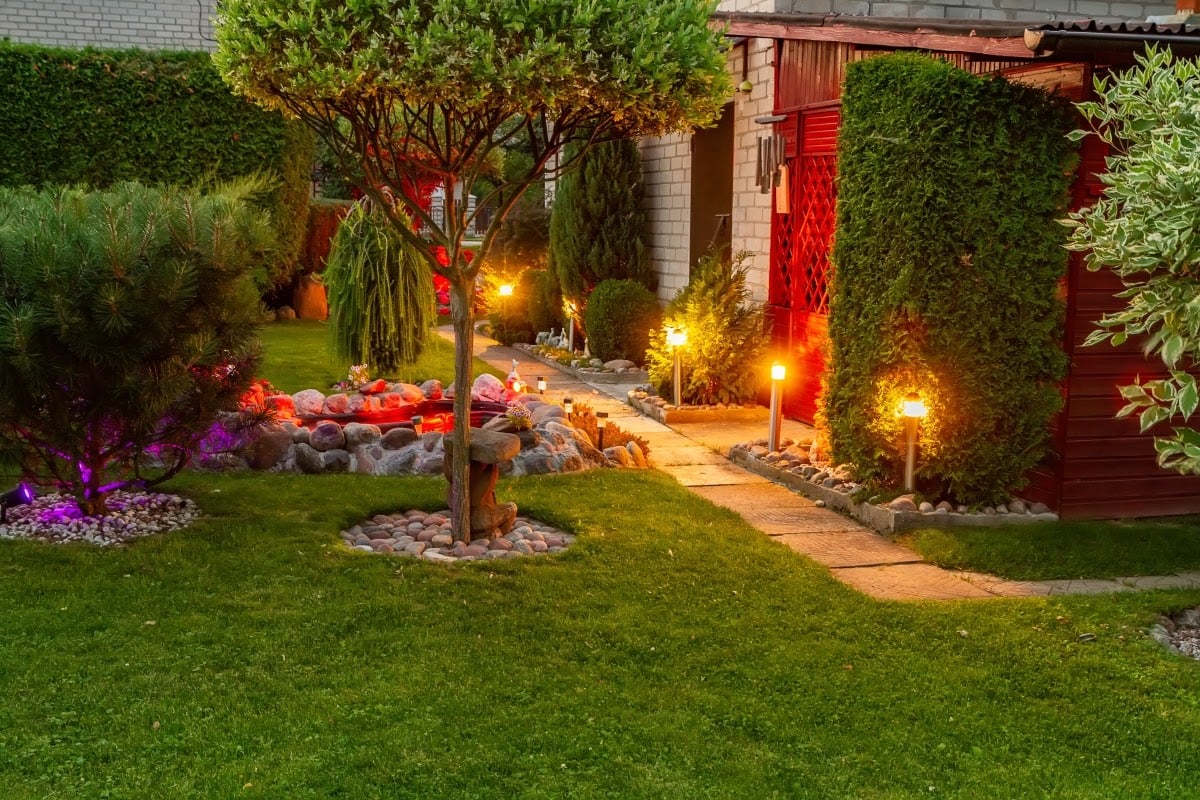 solar landscape lighting